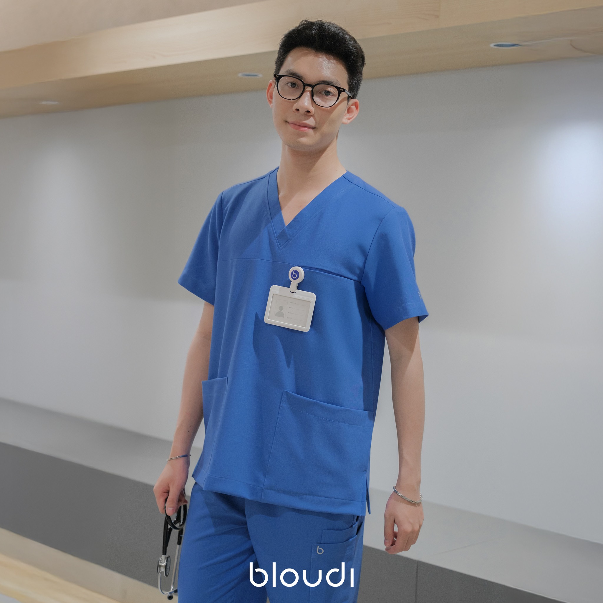 Cách Chọn Blouse Cho Mùa Hè: Thoáng Mát Mà Vẫn Chỉnh Tề