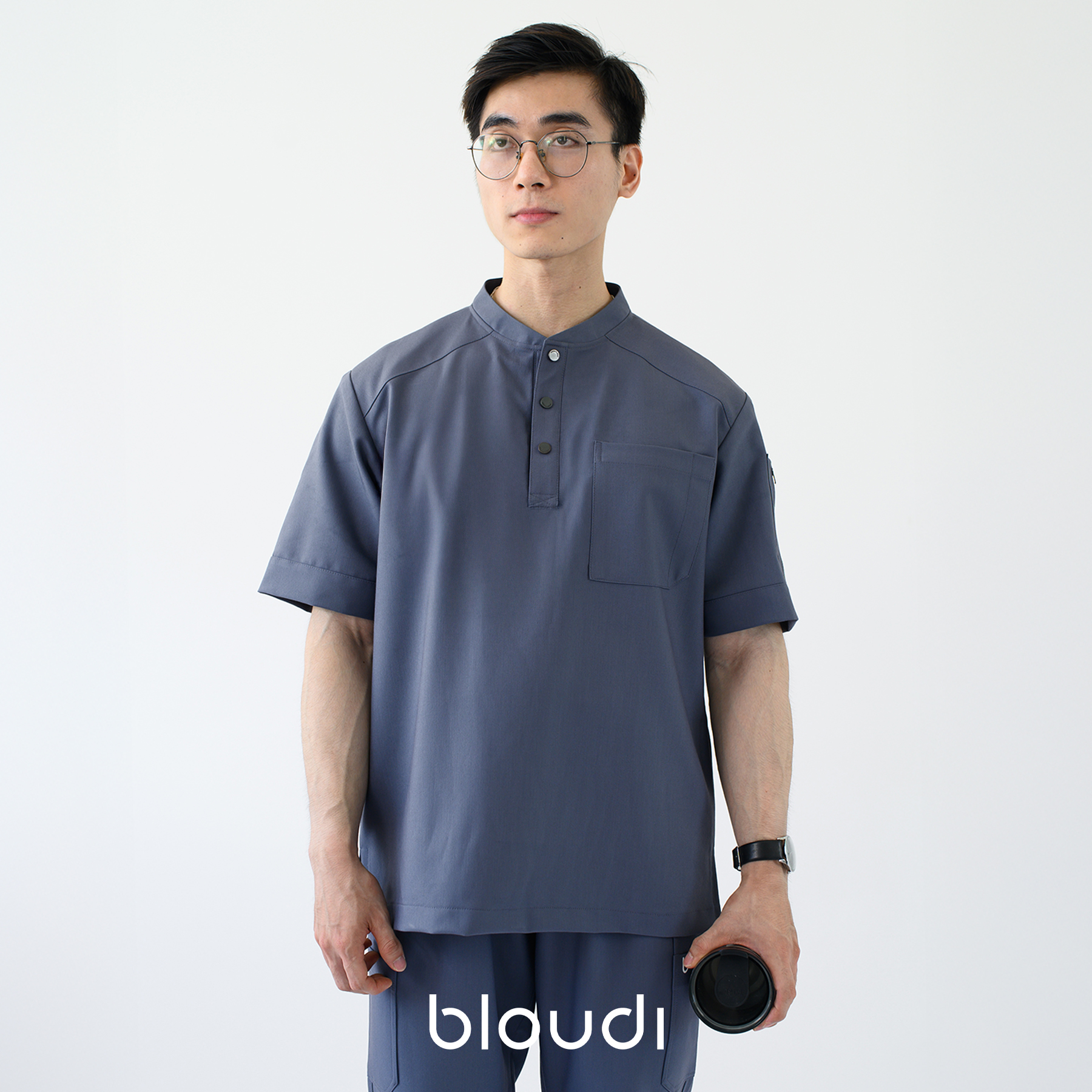 Vì Sao Nhân Viên Y Tế Nên Đầu Tư Vào Scrub Chất Lượng Cao?