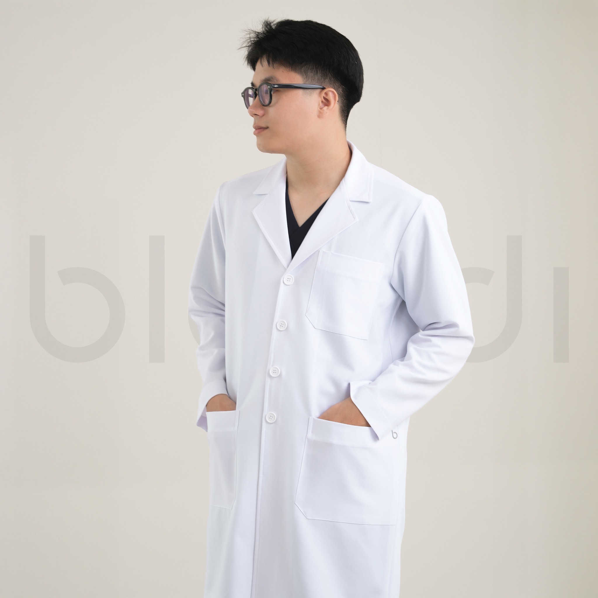 Cách Khử Mùi Hôi Trong Áo Blouse Trắng