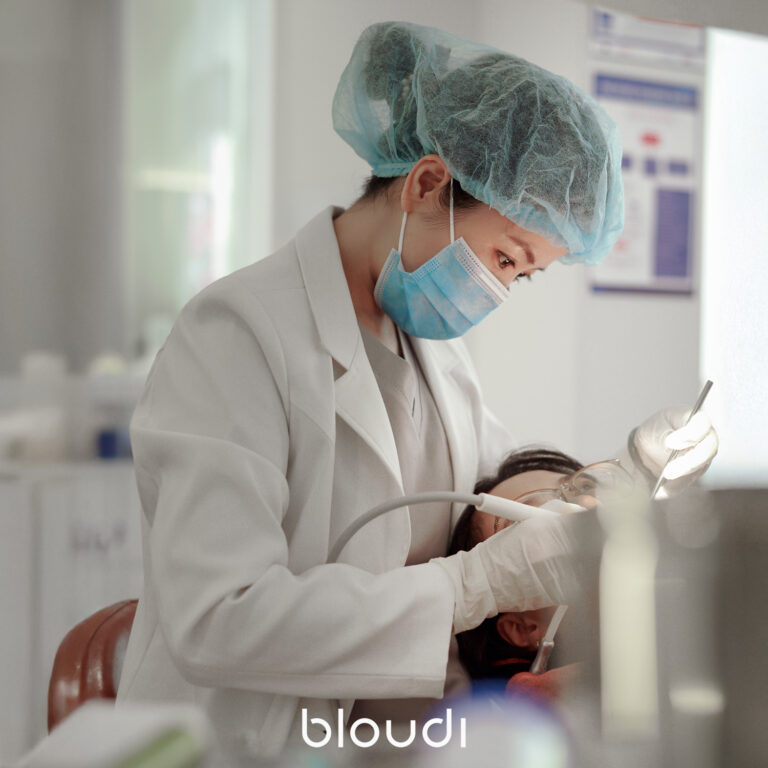 Phong Cách Chuyên Nghiệp Bắt Đầu Từ Chiếc Áo Blouse