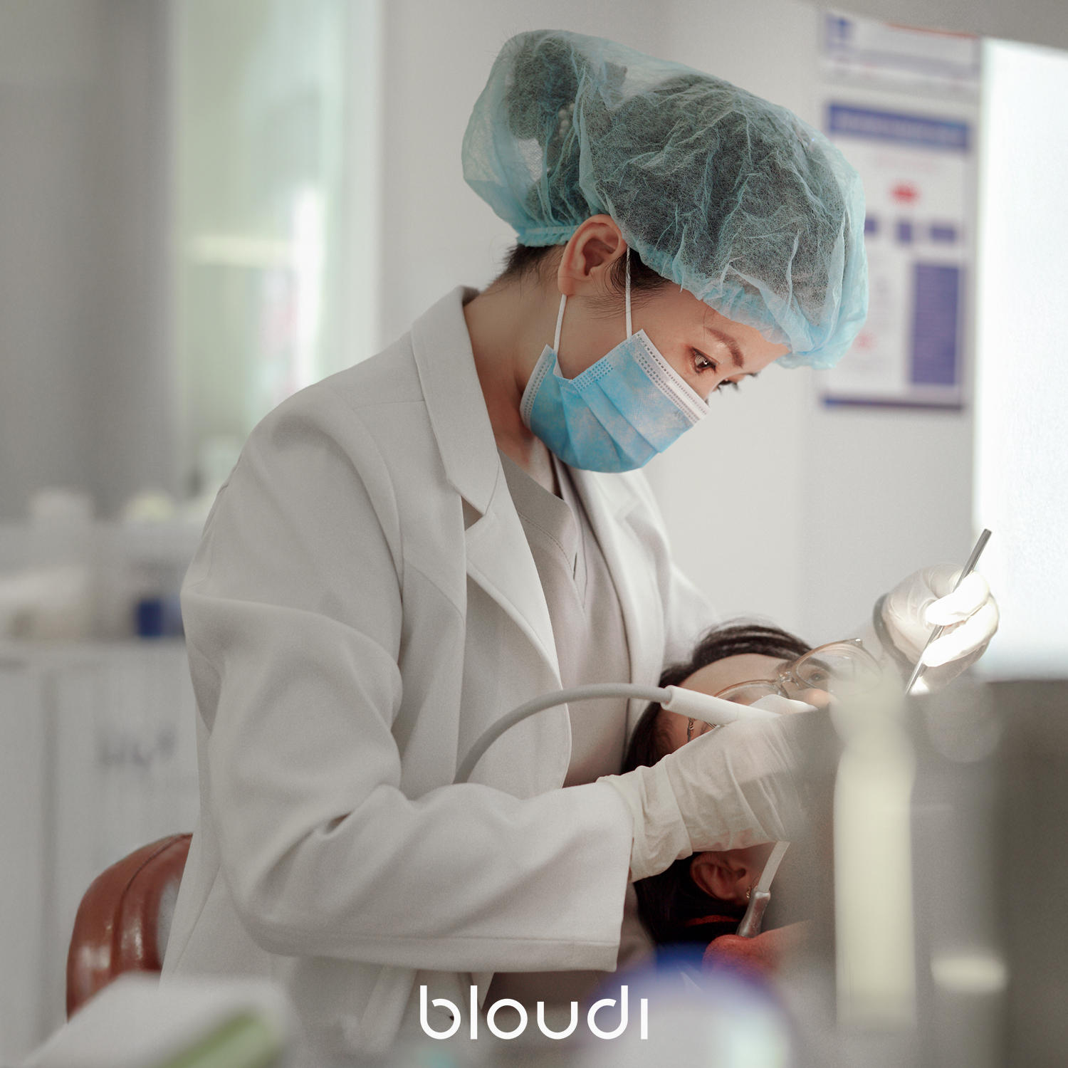 Phong Cách Chuyên Nghiệp Bắt Đầu Từ Chiếc Áo Blouse