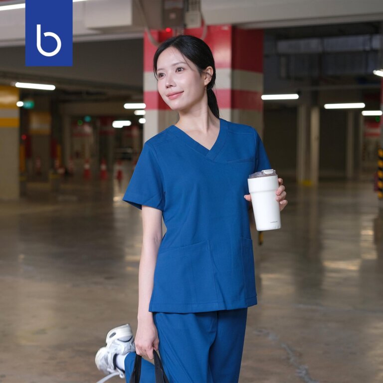 Cẩm Nang Từ A-Z Về Áo Scrub: Tại Sao Bác Sĩ Cần Nhiều Hơn Là Một Bộ Đồng Phục?