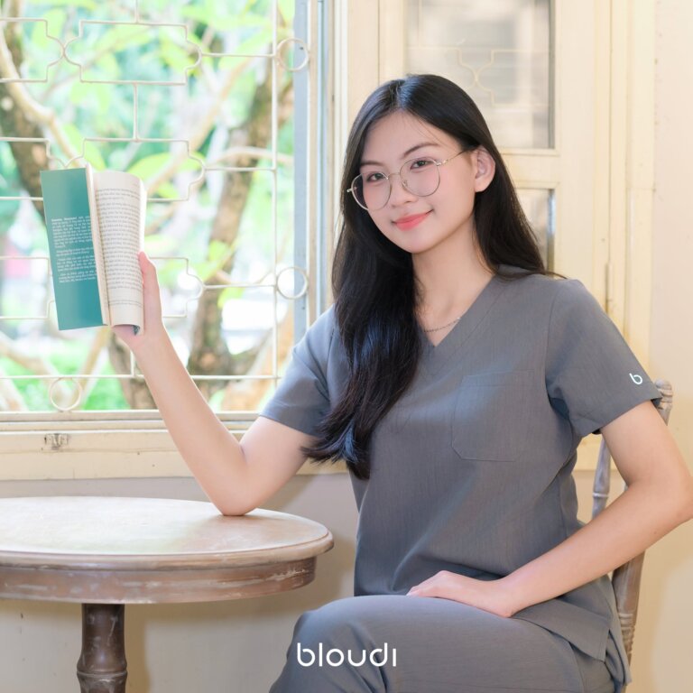 Áo Scrub Y Tế Cao Cấp: Cuộc Cách Mạng Phong Cách Cho Nhân Viên Y Tế Hiện Đại