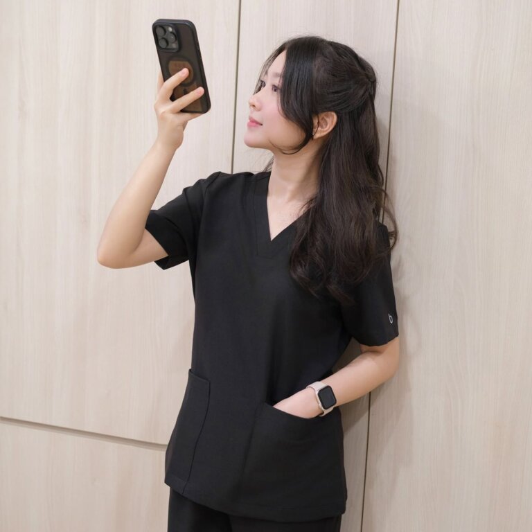 Cách khử khuẩn Scrub y tế an toàn mà không làm hại sợi vải bạn cần biết